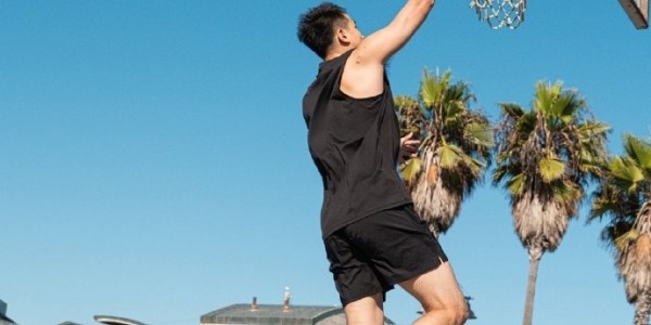 九游娱乐下载-赵继伟社交媒体发布近期照片：提及错过与科比会面机会 强调珍视此刻