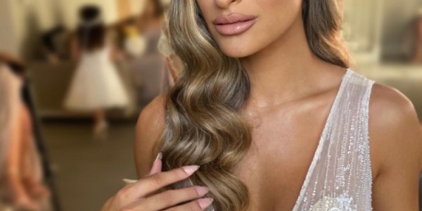 九游娱乐-无眉大侠维拉纽瓦晒与二婚妻子合照 后者身材健美&amp;amp;腹肌明显