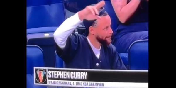 😍金州滴神！库里首次观战金州女武神 大通中心的球迷沸腾了