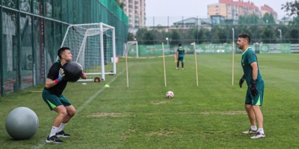 九游娱乐下载-1号韩佳奇重返训练场