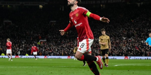 九游娱乐-B费：希望新赛季少谈论我多谈论曼联，目标将红魔带回应该的位置