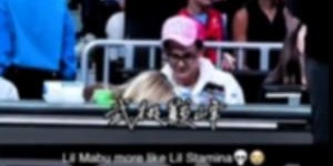 这是在干嘛？火箭场边情侣大尺度“秀恩爱” 乌度卡回头撞见