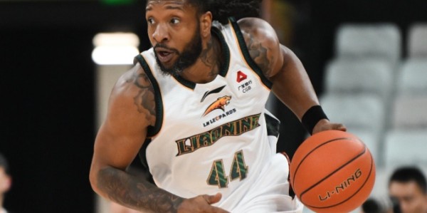 九游娱乐下载-杨鸣走早了？辽宁狂胜52分终结4连败 赵继伟复出激活7人上双制胜