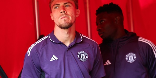 记者：预计负责米兰方面谈判的中间人，将在伦敦与霍伊伦父亲见面