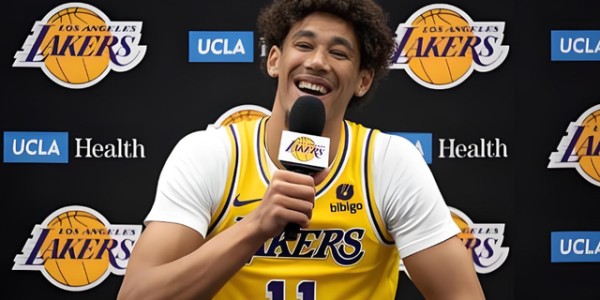 联盟第三人！湖人中锋获交易否决权，一步比肩詹皇！