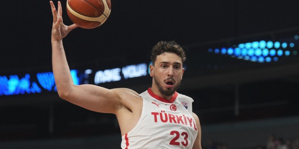 九游娱乐入口-三节打卡！申京压制科塔首节9中7砍14分 全场21分钟20分7板5助