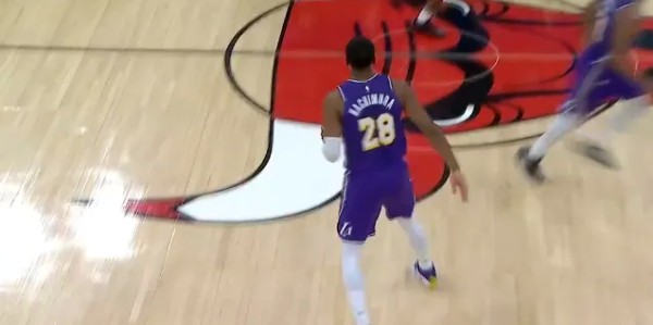 九游娱乐下载-八村垒弧顶接球三分再中，目前11中9、三分5中4已经砍下22分